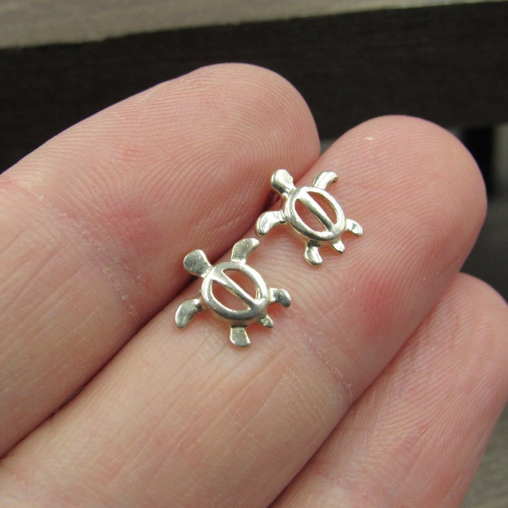 Sterling Silver Small Simple Turtle Stud Earrings… - image 3